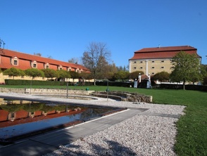 Hotel DVŮR PECÍNOV
